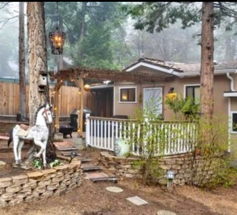 25255 Nestwa Trl, Unit Studio Casita in Idyllwild, CA - Foto de edificio