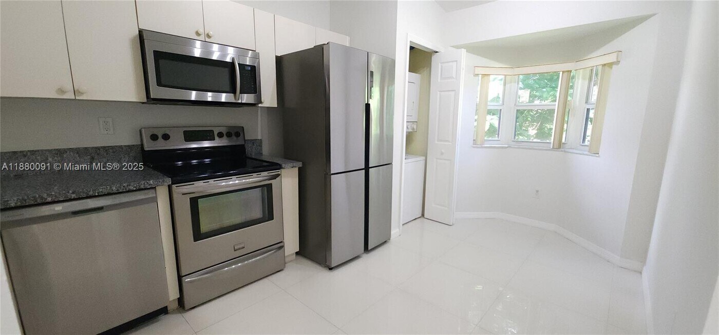 3395 NE 9th Dr in Homestead, FL - Foto de edificio