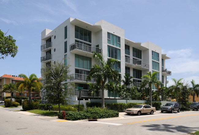 Chateau Wein in Fort Lauderdale, FL - Building Photo - Building Photo