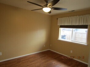 990 Sydney Ct in Central Point, OR - Building Photo - Building Photo