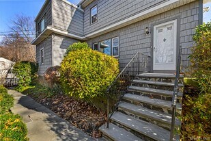 45 Pamela Ln in Valhalla, NY - Building Photo