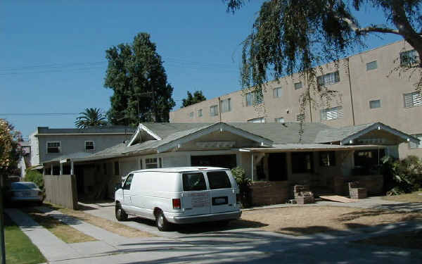 2322 E 2nd St in Long Beach, CA - Building Photo