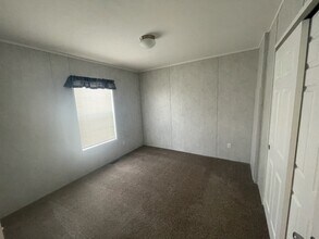 33 Geneva Rd in Lakehurst, NJ - Foto de edificio - Building Photo