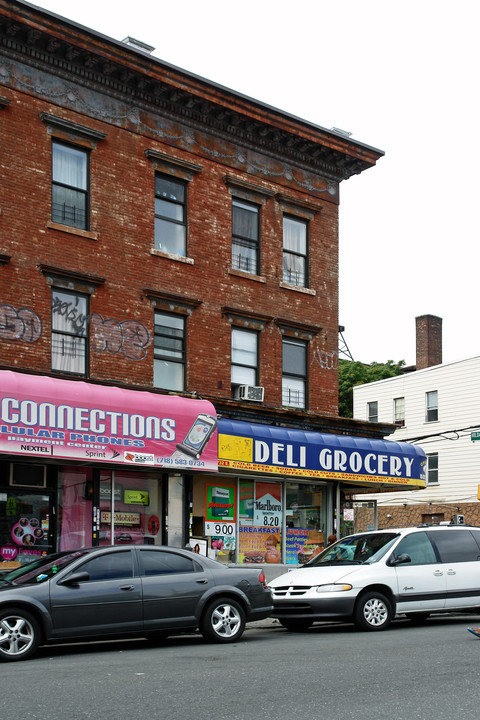 730 E Tremont Ave in Bronx, NY - Foto de edificio