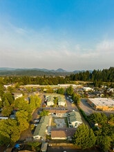 Gateway Apartments in Cottage Grove, OR - Foto de edificio - Building Photo