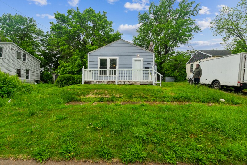 5421 Janet Ave in Jennings, MO - Building Photo