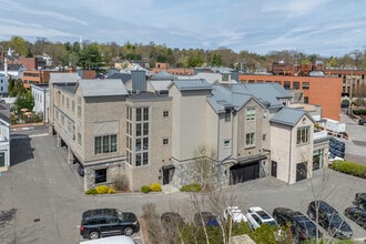 21 Forest St in New Canaan, CT - Foto de edificio - Building Photo