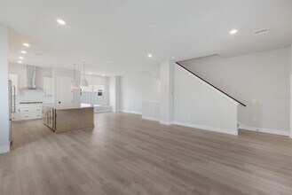 7420 Newham Ln in Sarasota, FL - Building Photo - Building Photo
