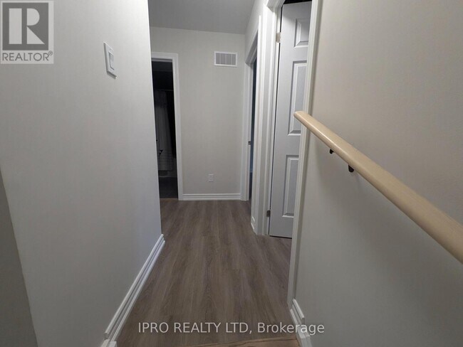 945-945 Vance Crescent in Innisfil, ON - Building Photo - Building Photo