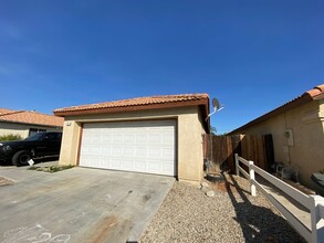 2193 Glimmer Way in Perris, CA - Building Photo - Building Photo