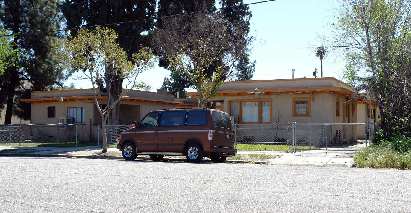 551 W 7th St in San Bernardino, CA - Building Photo