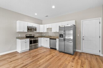 5005 Devils Glen Rd in Bettendorf, IA - Building Photo - Building Photo