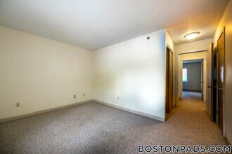 152 N Beacon St, Unit B3 in Boston, MA - Building Photo - Building Photo
