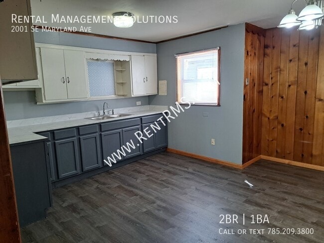 2001 SE Maryland Ave in Topeka, KS - Building Photo - Building Photo