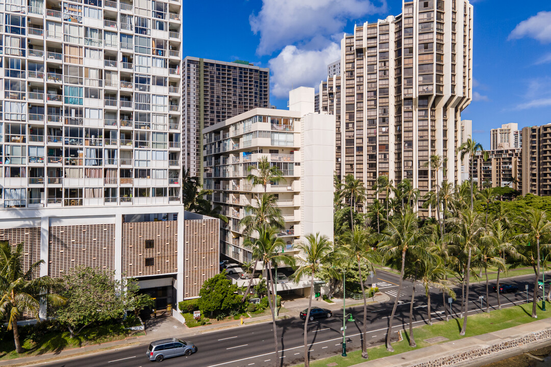 Ala Wailani in Honolulu, HI - Building Photo