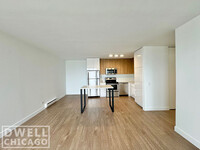 2345 N Clark St, Unit 1 Bed in Chicago, IL - Foto de edificio - Building Photo