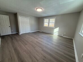 735 Stafford Rd, Unit B in Storrs Mansfield, CT - Foto de edificio - Building Photo