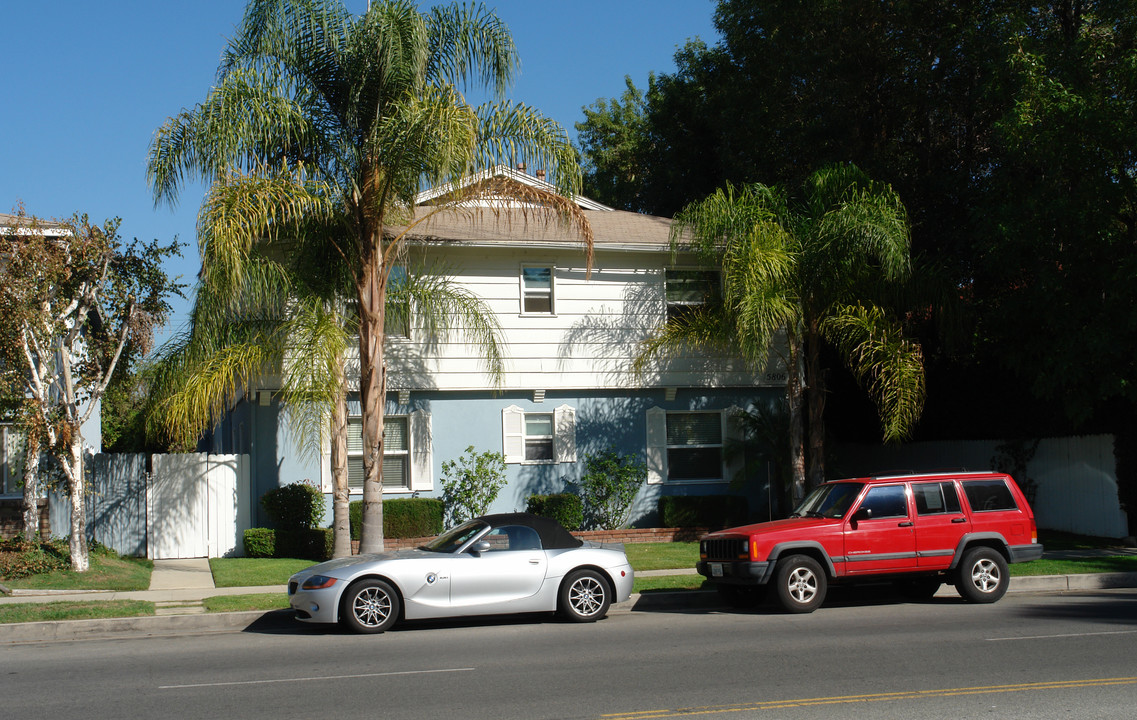 5806 Coldwater Canyon Ave in Valley Village, CA - Building Photo