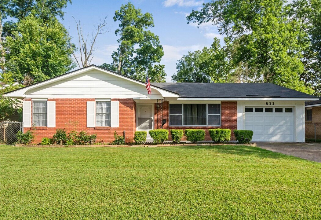 833 Camilla Dr in Shreveport, LA - Building Photo