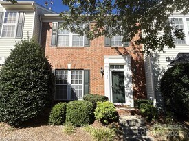 8130 Bridgegate Dr in Huntersville, NC - Building Photo
