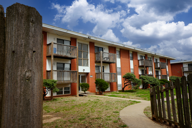 Seminole North Apartments in Springfield, MO - Foto de edificio - Building Photo