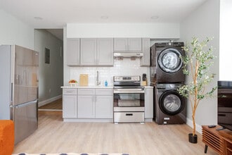 1816 S 9th St in Philadelphia, PA - Building Photo - Building Photo