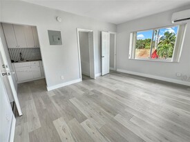 6647 SW 59th Pl in South Miami, FL - Building Photo