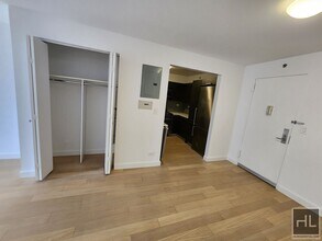 AMAZING ONE BEDROOM APARTMENT!! AMAZING DE in New York, NY - Building Photo - Building Photo