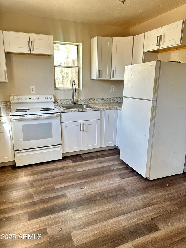 property at 2032 W Adams St