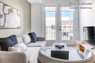 310 Del Sol Dr in San Diego, CA - Building Photo