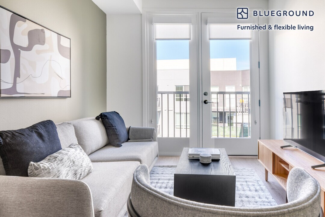 310 Del Sol Dr in San Diego, CA - Building Photo