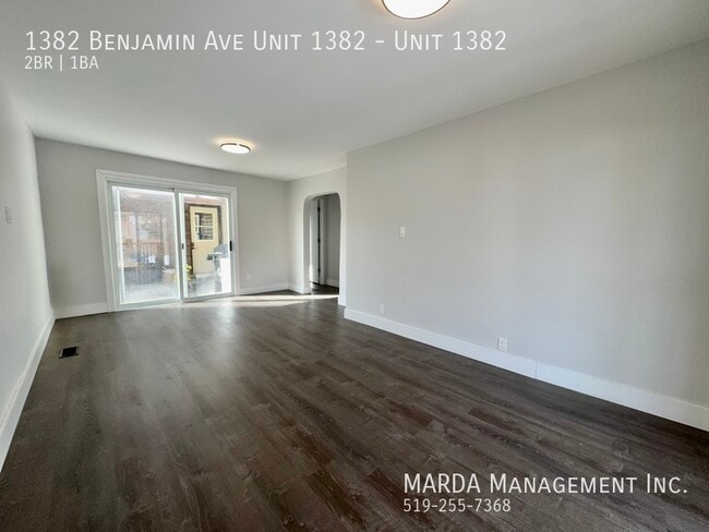 1382 Benjamin Ave in Windsor, ON - Building Photo - Building Photo