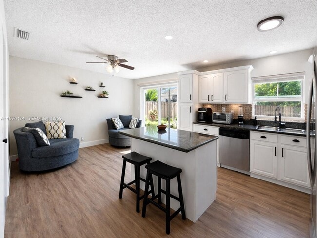 10708 NW 12th Manor in Plantation, FL - Building Photo - Building Photo