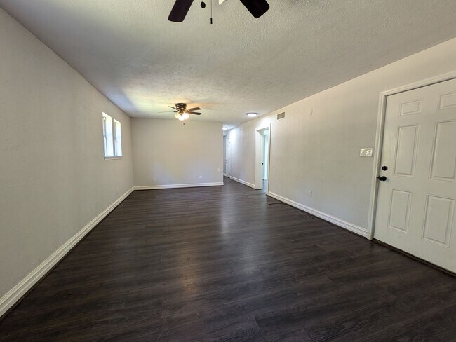 1125 N Tannahill St in Vidor, TX - Building Photo - Building Photo