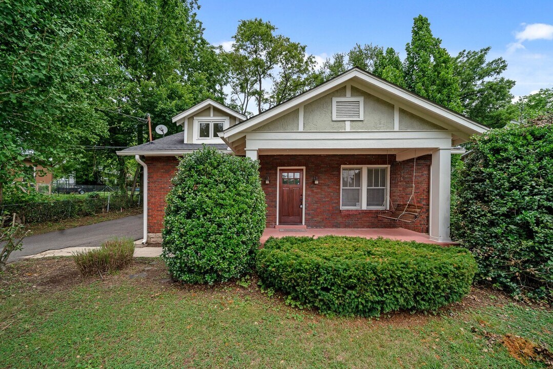 1710 Gale Ln in Nashville, TN - Building Photo