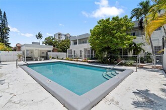 3597 SW 17th St in Miami, FL - Building Photo - Building Photo