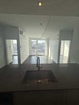 SE7T in Montréal, QC - Building Photo