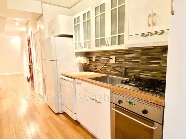 1204 Holbrook St NE in Washington, DC - Building Photo - Building Photo