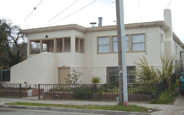 488 E 8th St in Pittsburg, CA - Foto de edificio - Building Photo