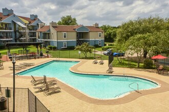 Nichols Park in Austin, TX - Foto de edificio - Building Photo