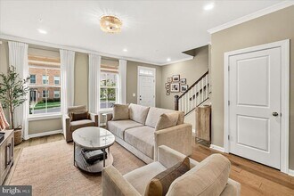 22739 Tate St in Clarksburg, MD - Foto de edificio - Building Photo