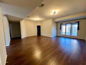 3023 Sleepy Hollow Dr in Sugar Land, TX - Building Photo - Building Photo