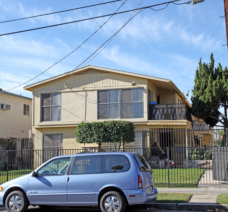 Variel Garden in Canoga Park, CA - Foto de edificio