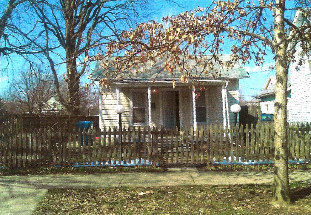 306 W Vine St in Champaign, IL - Foto de edificio