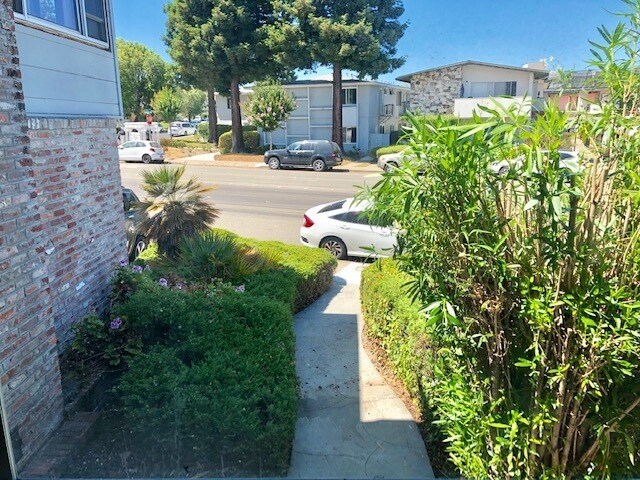 2021 Trousdale Dr in Burlingame, CA - Building Photo - Building Photo