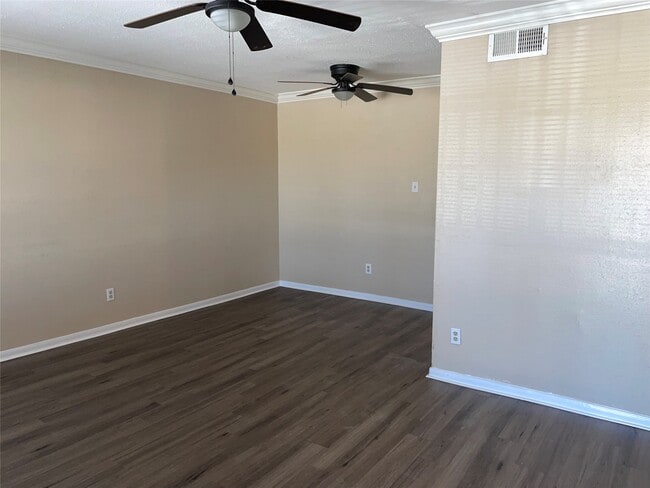 4710 Airport Blvd in Houston, TX - Building Photo - Building Photo