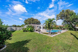 815 2nd Ct in West Palm Beach, FL - Building Photo - Building Photo