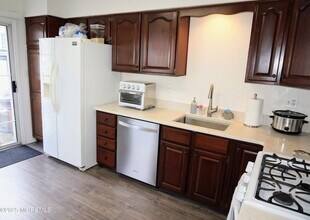 2 Oxford Rd in Holmdel, NJ - Building Photo - Building Photo