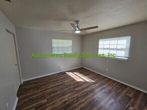 4710 NE 4th Pl in Gainesville, FL - Building Photo - Building Photo