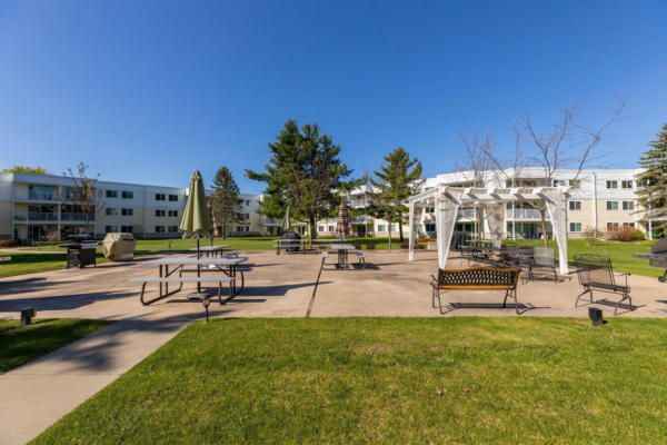 130 Demont Ave in Little Canada, MN - Building Photo - Building Photo